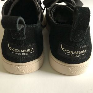 Koolaburra Sz 6 canvas sneaker.